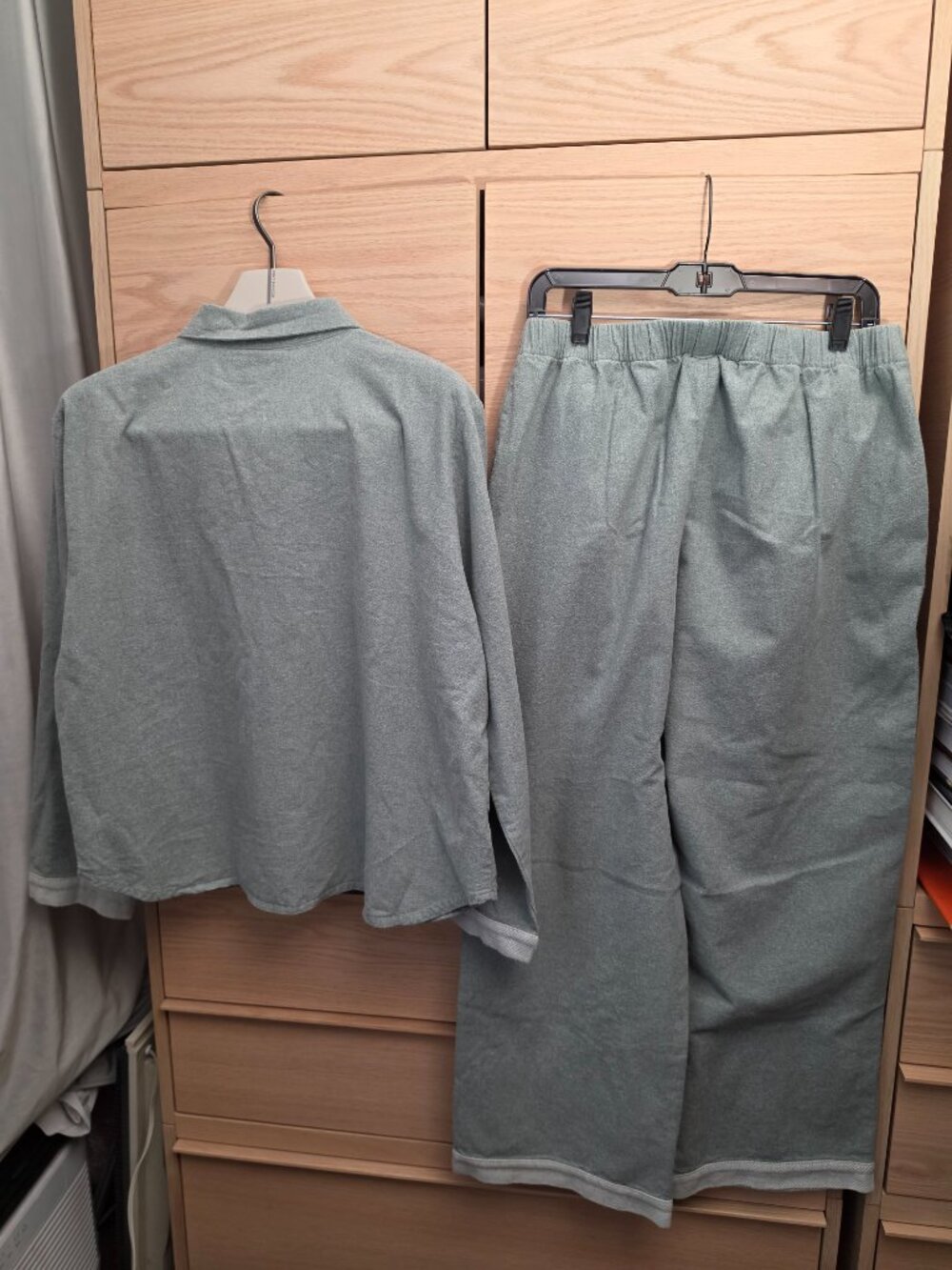 Coyuchi Cloud Brushed Organic Flannel Pajama Set Thyme L - Picture 3 of 5